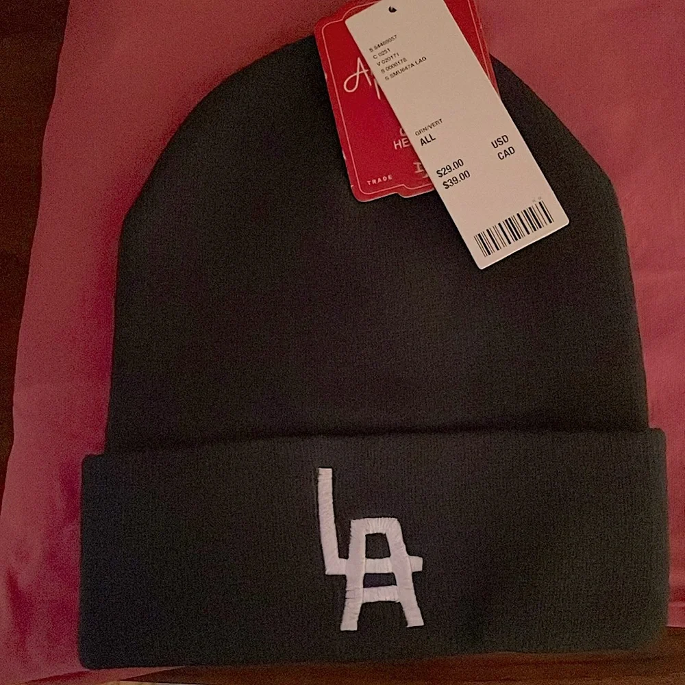 Urban Outfitters LA Beanie Hat - Picture 1 of 2